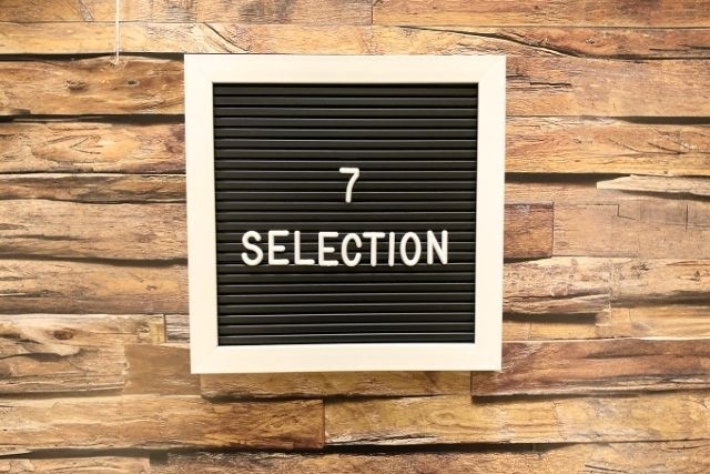 7 SELECTIONと書かれたボード