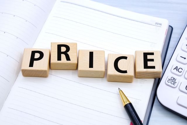 PRICEと書かれたブロック