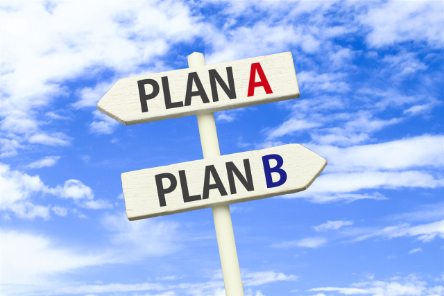 PLAN A・PLAN Bと書かれた矢印看板